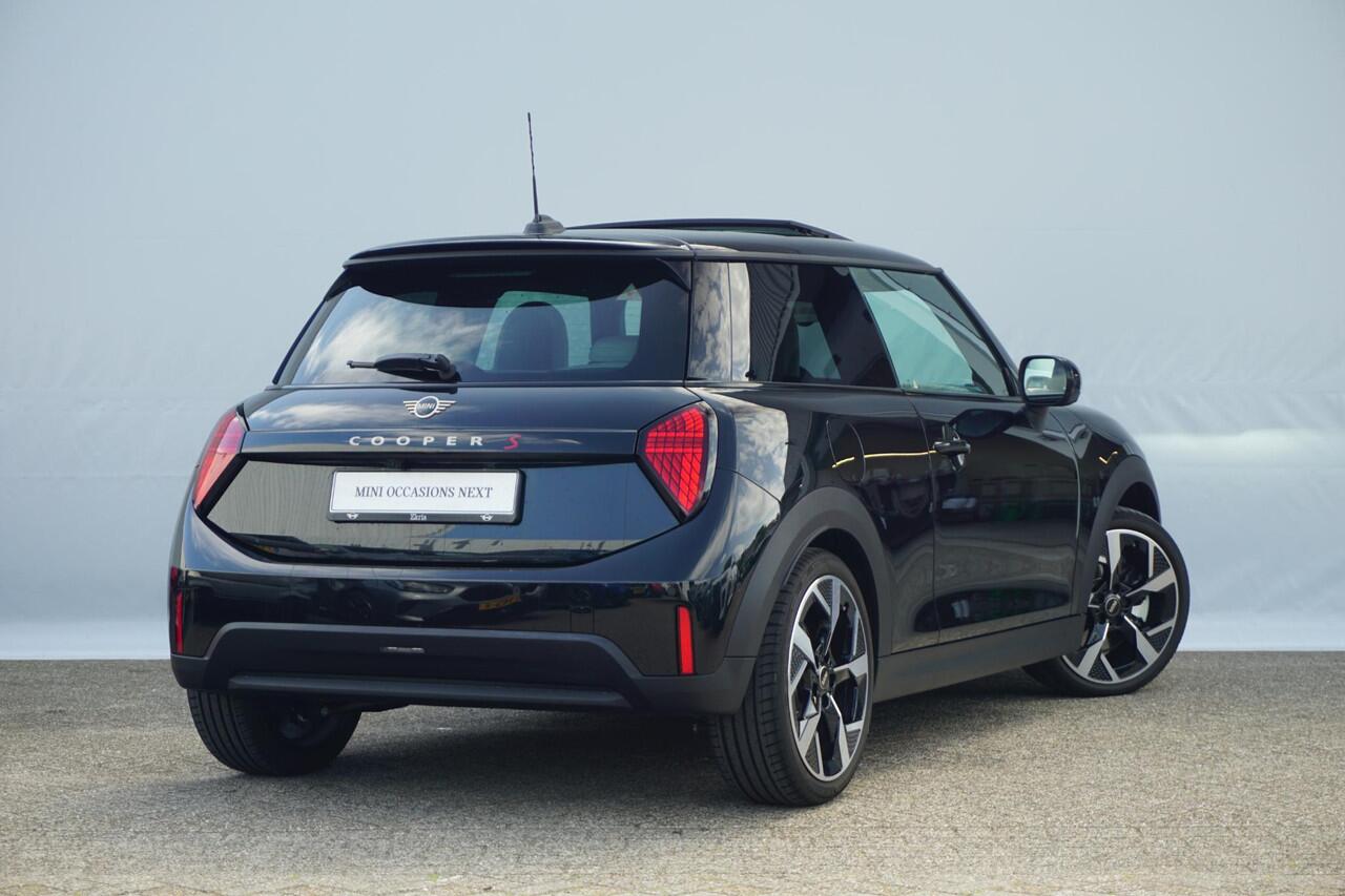 Mini COOPER S | Favoured Uitvoering | Pakket XL | Harman Kardon | Driving Assistant Professional | Head-Up Display | Stoel & Stuurverwarming | Panoramadak