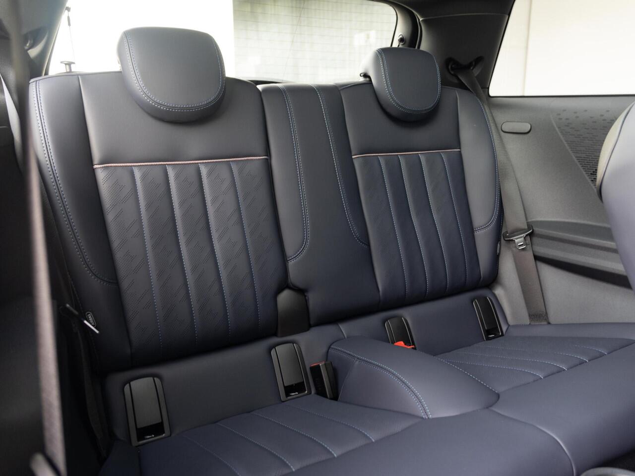 Mini COOPER S Favoured Trim | Pakket XL | Harman Kardon | Comfort Access | Panoramadak | Head-Up Display | Driving Assistant Plus