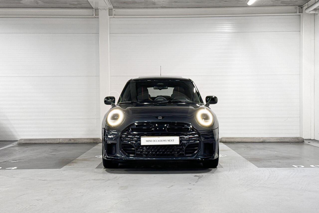 Mini COOPER S 5-deurs | John Cooper Works Uitvoerung | Pakket XL | 18" JCW Lap Spoke two-tone