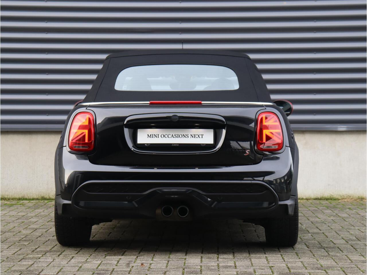 Mini COOPER S Cabrio Yours + Sportstoelen + Apple Carplay + Verwarmbare Voorstoelen + LED + Comfort Access + PDC + 17'' LMV