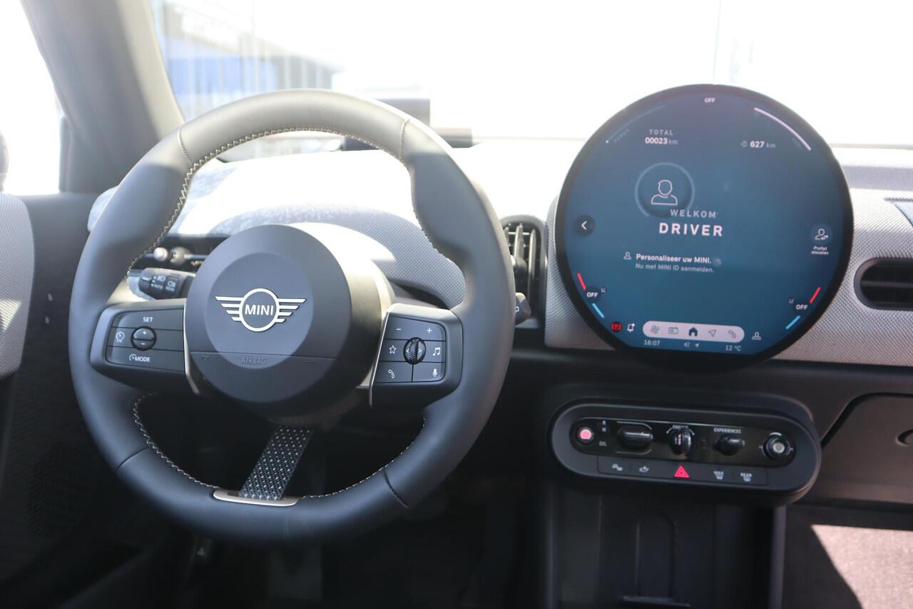 Mini COOPER S 5-deurs | Favoured Trim + Pakket M / Panoramadak /MINI Head-Up Display