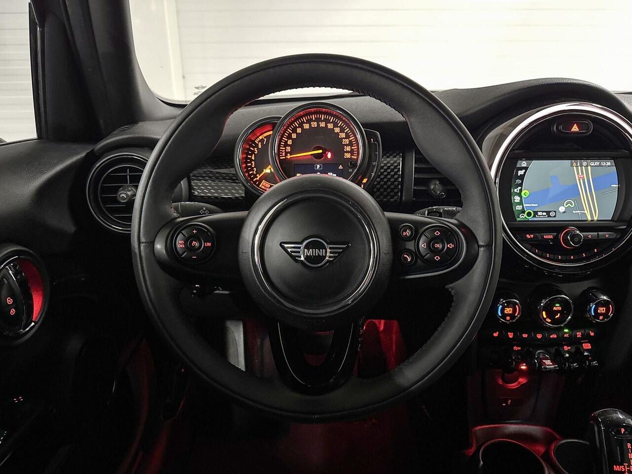 Mini COOPER S 5-deurs | Parkeersensoren achter | Comfort Access | Stoelverwarming | Apple Carplay