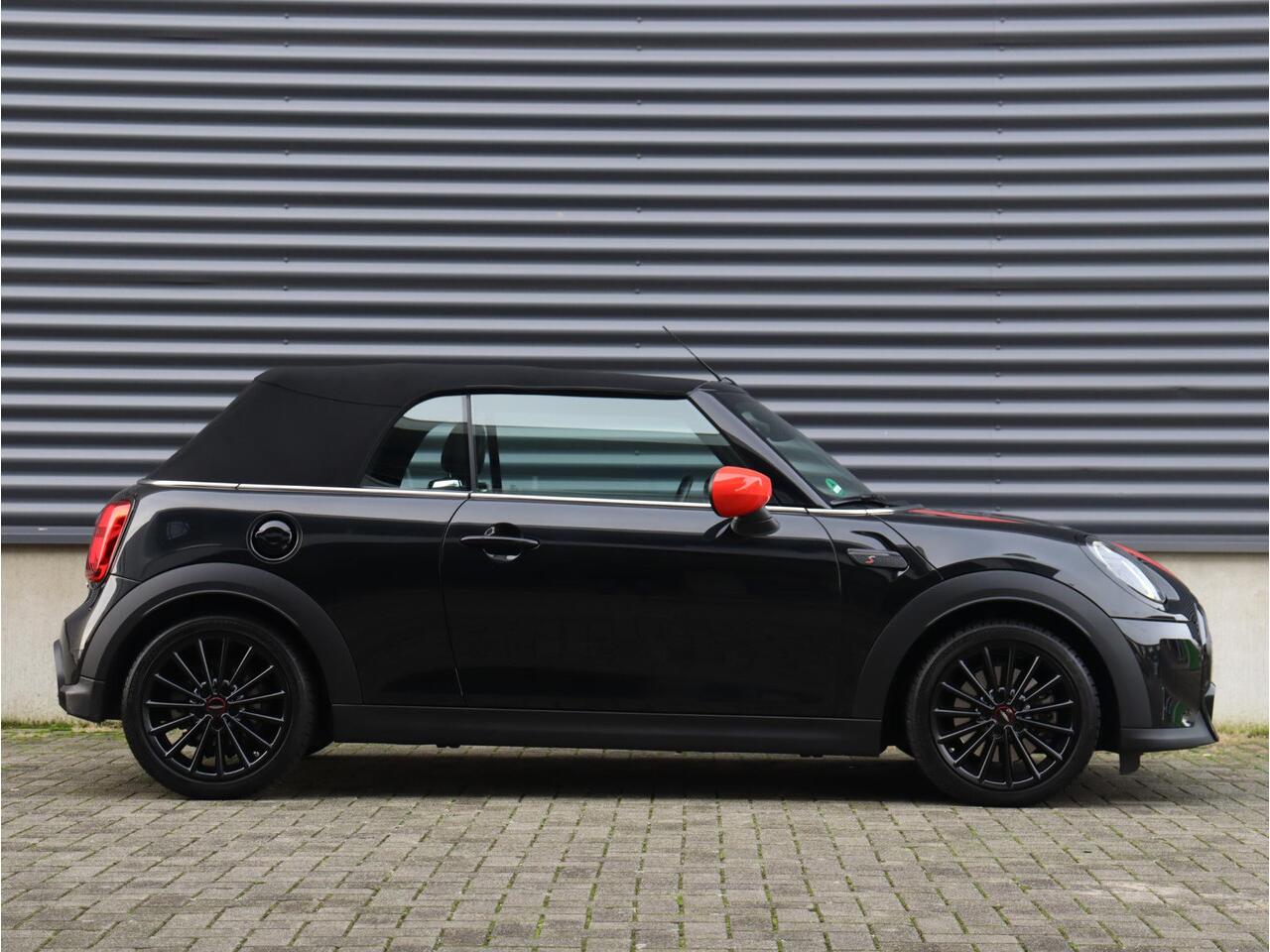 Mini COOPER S Cabrio Yours + Sportstoelen + Apple Carplay + Verwarmbare Voorstoelen + LED + Comfort Access + PDC + 17'' LMV