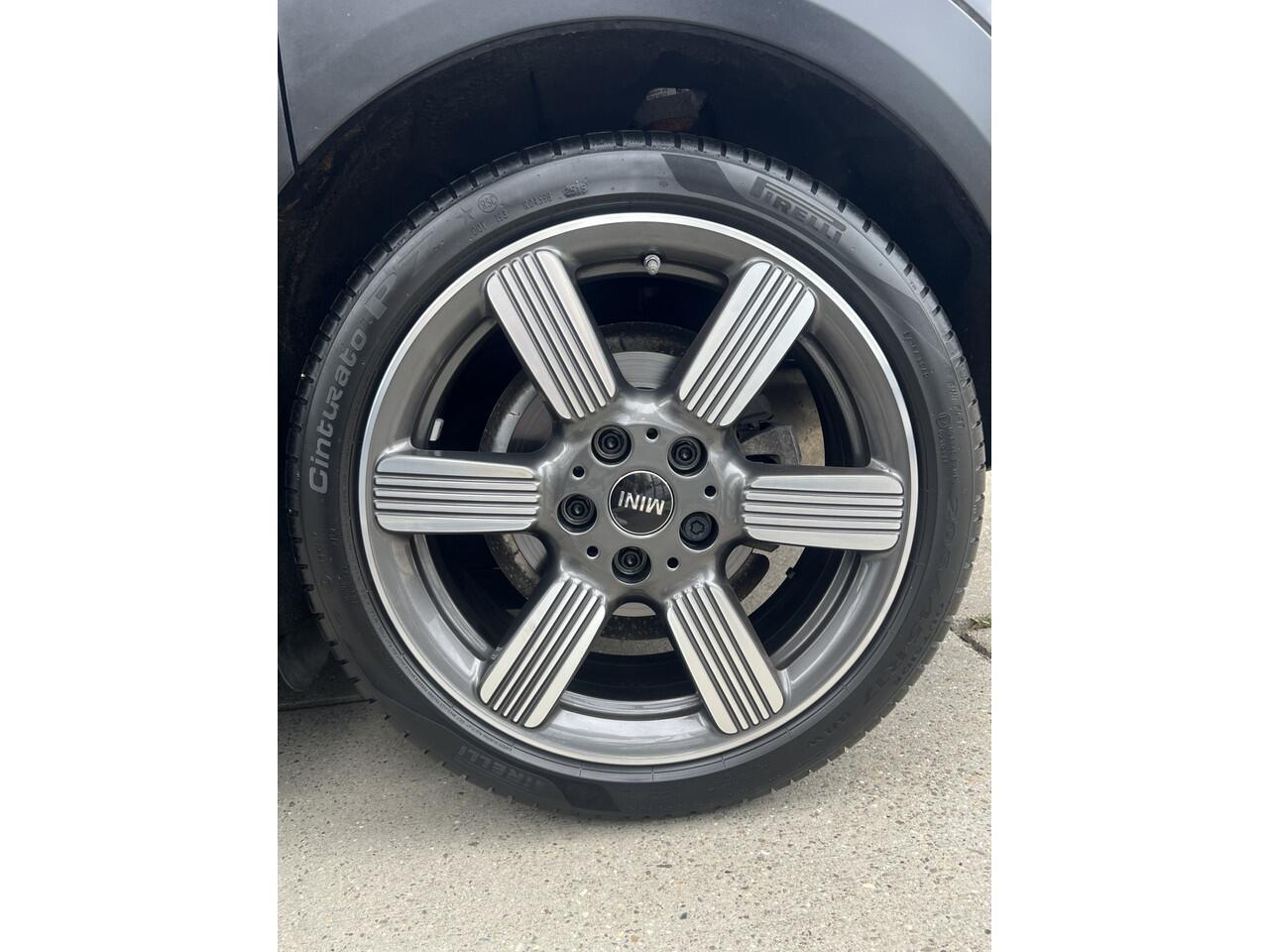 Mini COOPER S Mini 2.0 60 Years Edition | AUTOMAAT | HEAD-UP DISPLAY | LEDER | SCHUIF/KANTELDAK | CARPLAY/ANDROID | CAMERA | HARMAN/KARDON | NAVI | CRUISE CONTROL | PDC V+A | CLIMATE CONTROL | LMV 17'' | STOELVERWARMING | LED | BLUETOOTH