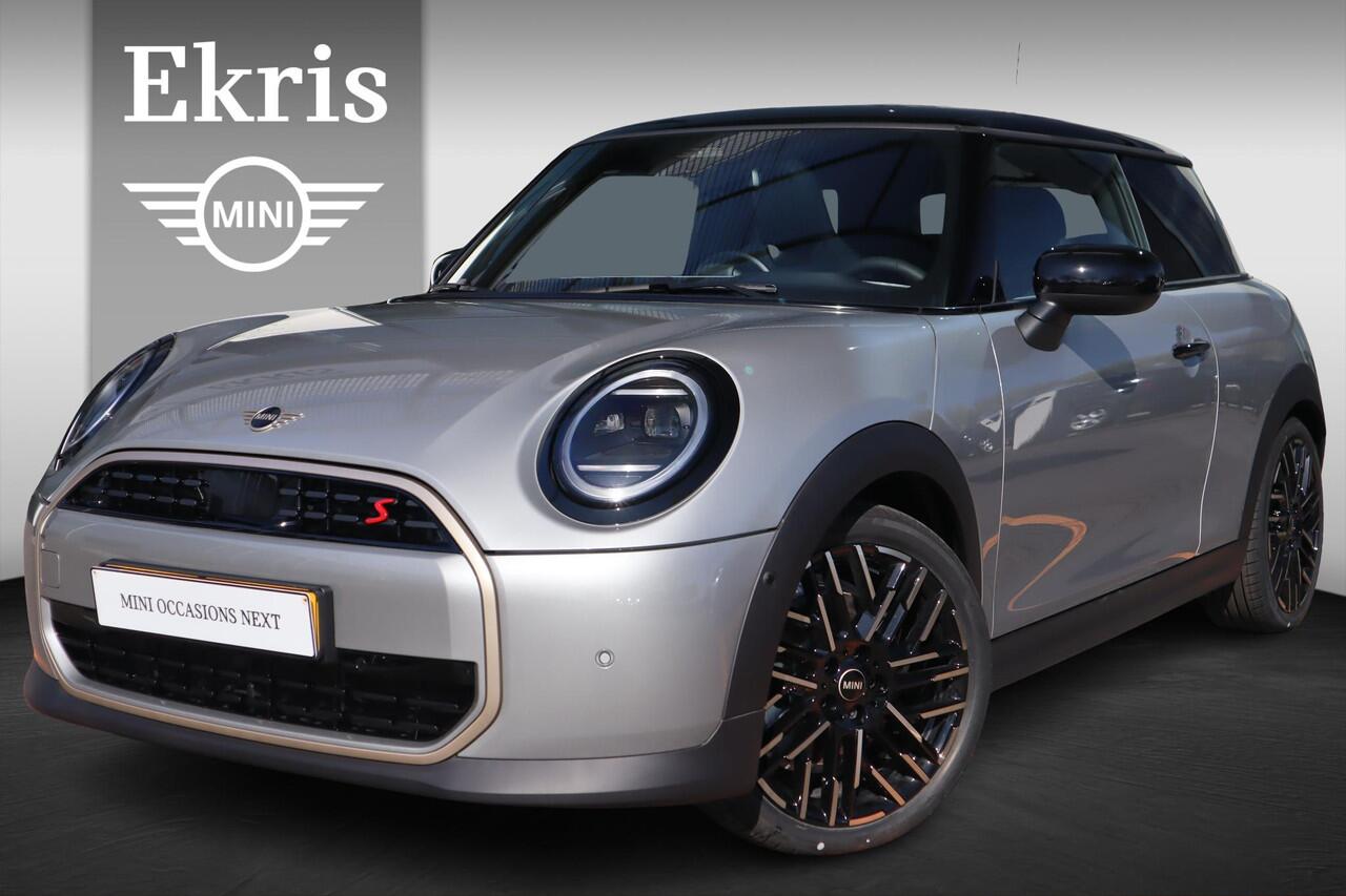 Mini COOPER S 5-deurs | Favoured Trim + Pakket M / Panoramadak /MINI Head-Up Display