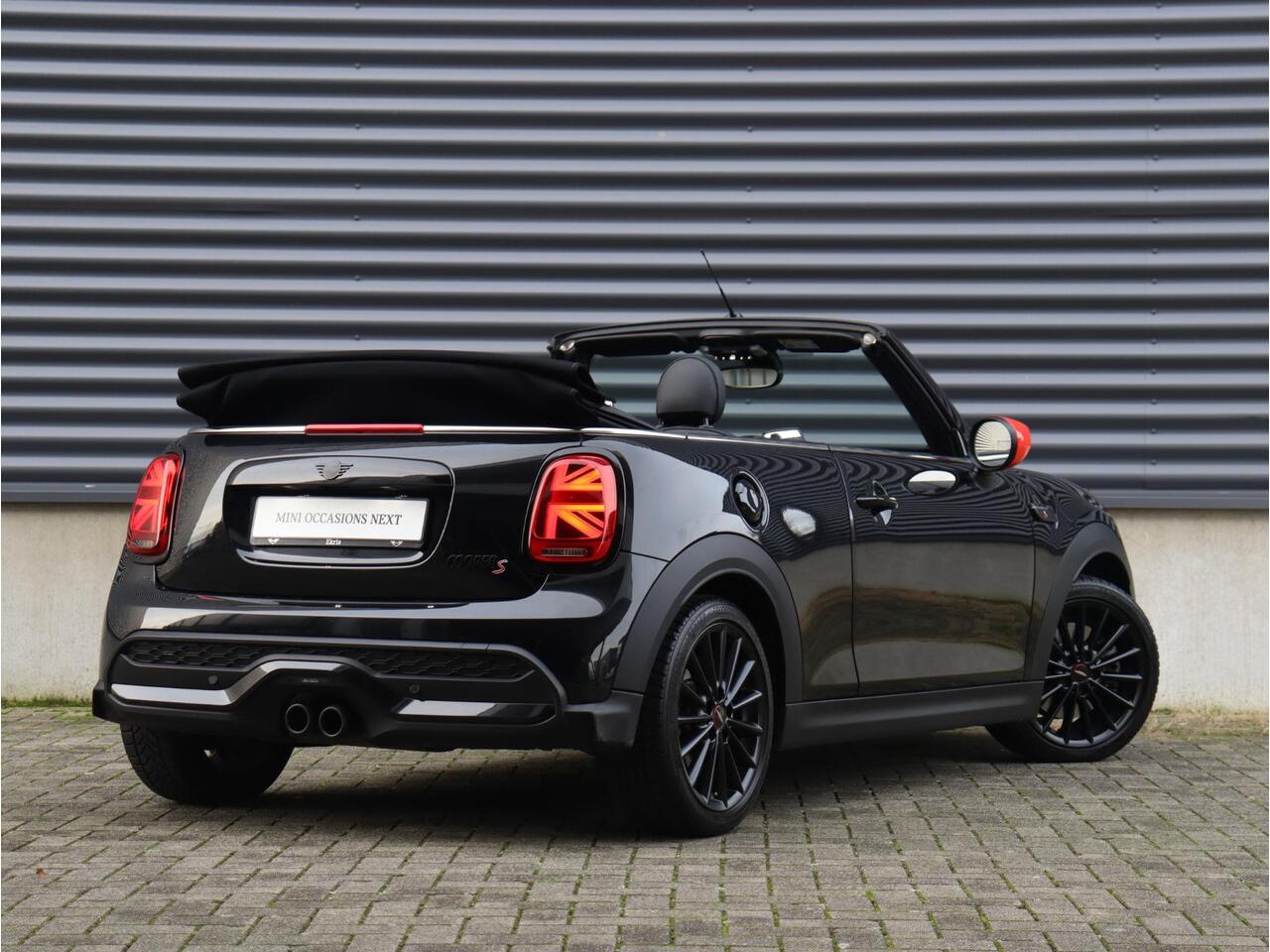 Mini COOPER S Cabrio Yours + Sportstoelen + Apple Carplay + Verwarmbare Voorstoelen + LED + Comfort Access + PDC + 17'' LMV