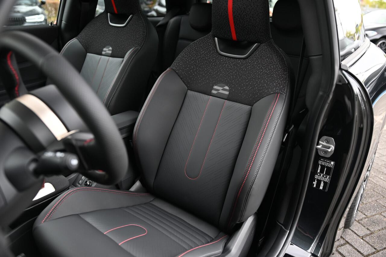 Mini COOPER S Hatchback Automaat / JCW / Pakket XL / 18 inch JCW Lap Spoke 2-tone