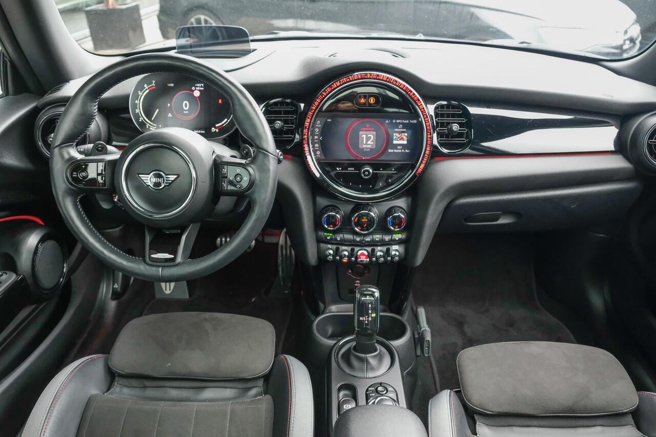 Mini COOPER S Mini 2.0 John Cooper Works JCW Panoramadak Black edition Schaalstoelen NLauto BOMVOL!!