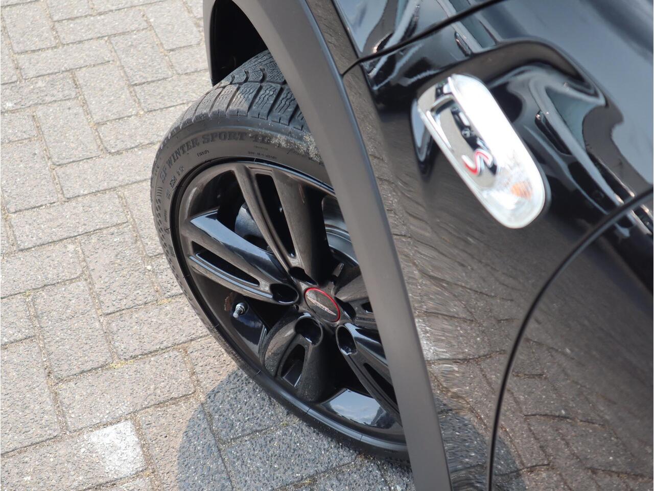 Mini COOPER S Hatchback Automaat 3 deurs / John Cooper Works Exterieur / Panoramadak / John Cooper Works Interieur / Apple CarPlay / LED / 17 Inch / Extra Getint Glas / Sportstoelen / Navigatie Plus / Climate Control / Harman Kardon / DAB / Bluetooth