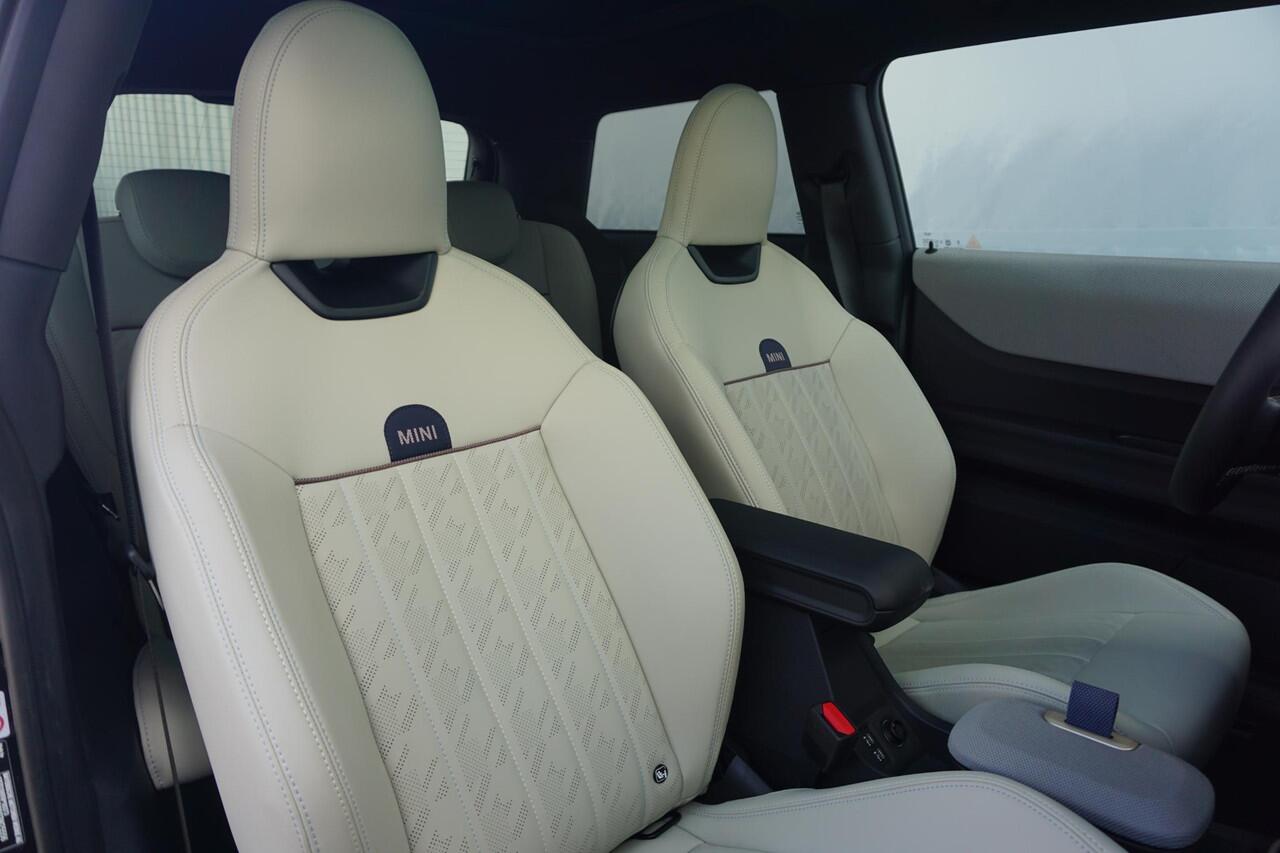 Mini COOPER S | Favoured Uitvoering | Pakket XL | Harman Kardon | Driving Assistant Professional | Head-Up Display | Stoel & Stuurverwarming | Panoramadak