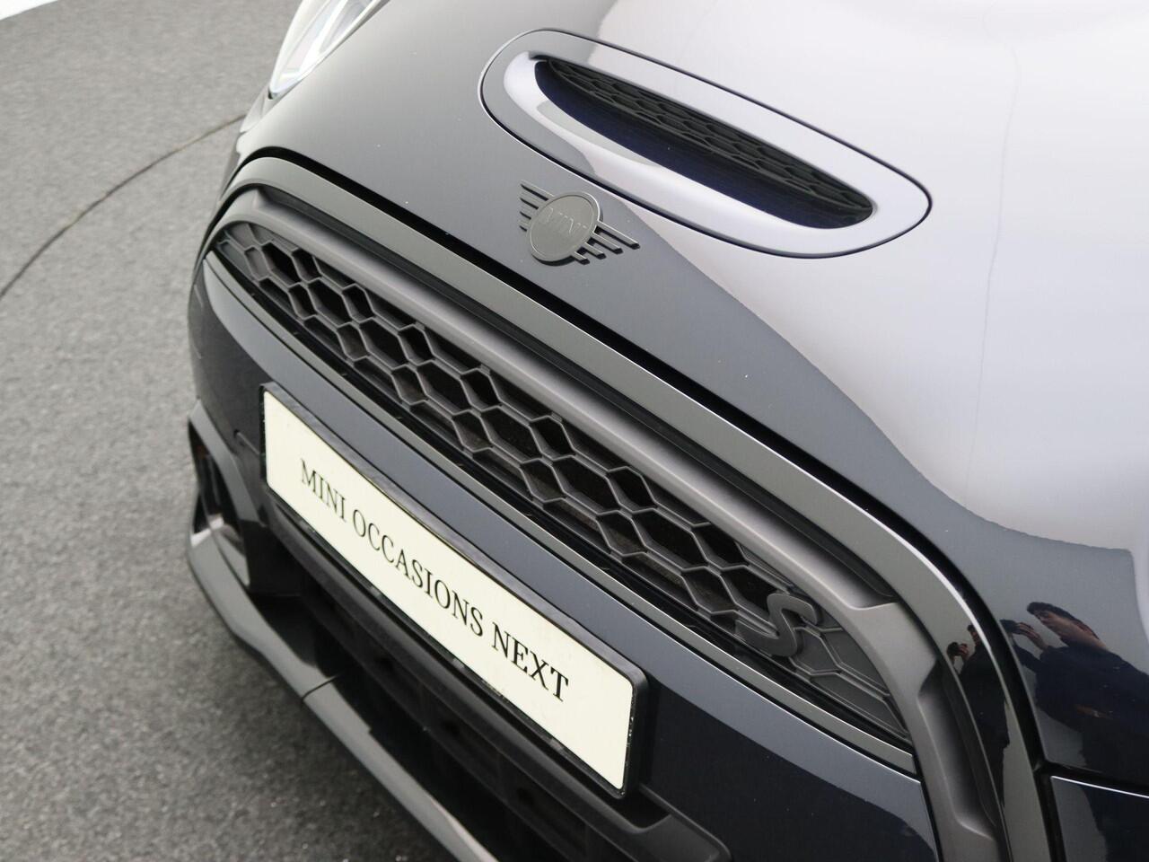 Mini COOPER S 5-deurs Classic + Comfort Plus + Driving Assistant + Stuurwielrand Verwarmd + 17''