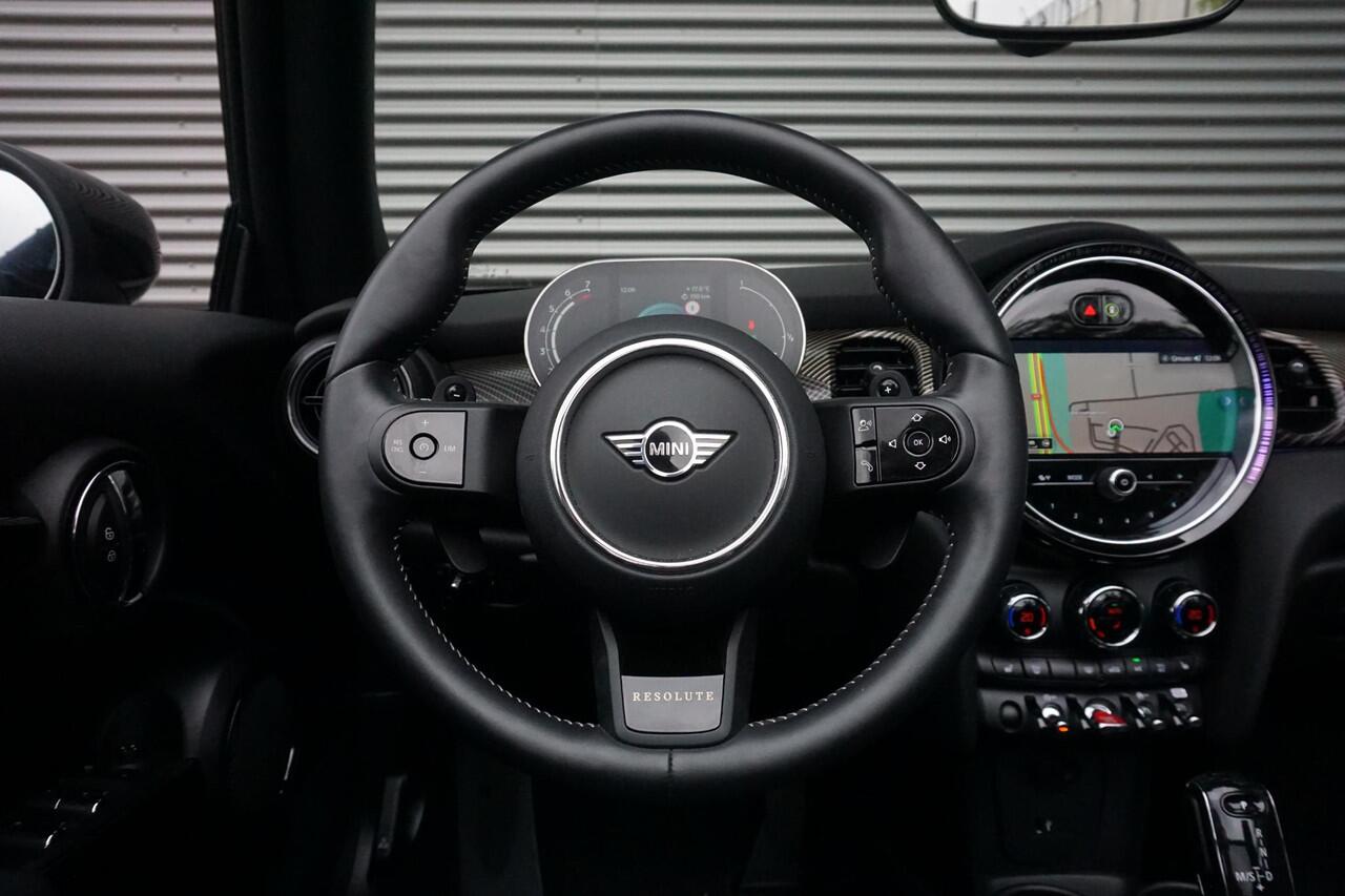 Mini COOPER S Cabrio MINI Resolute Edition | 18 Pulse Spoke zwart | Piano Black Exterior pack | Comfort Access | Elektrisch verwarmde voorstoelen