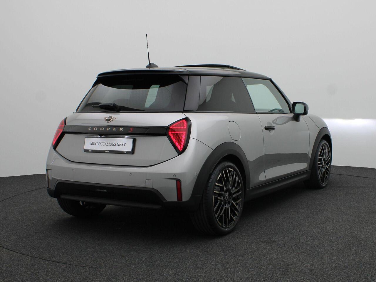 Mini COOPER S 3-Deurs Favoured Trim + Pakket M