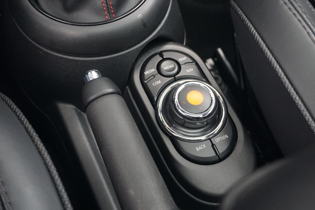 Mini COOPER S Hammersmith | Panoramadak / Harmon Kardon / keyless entry / JCW Pakket