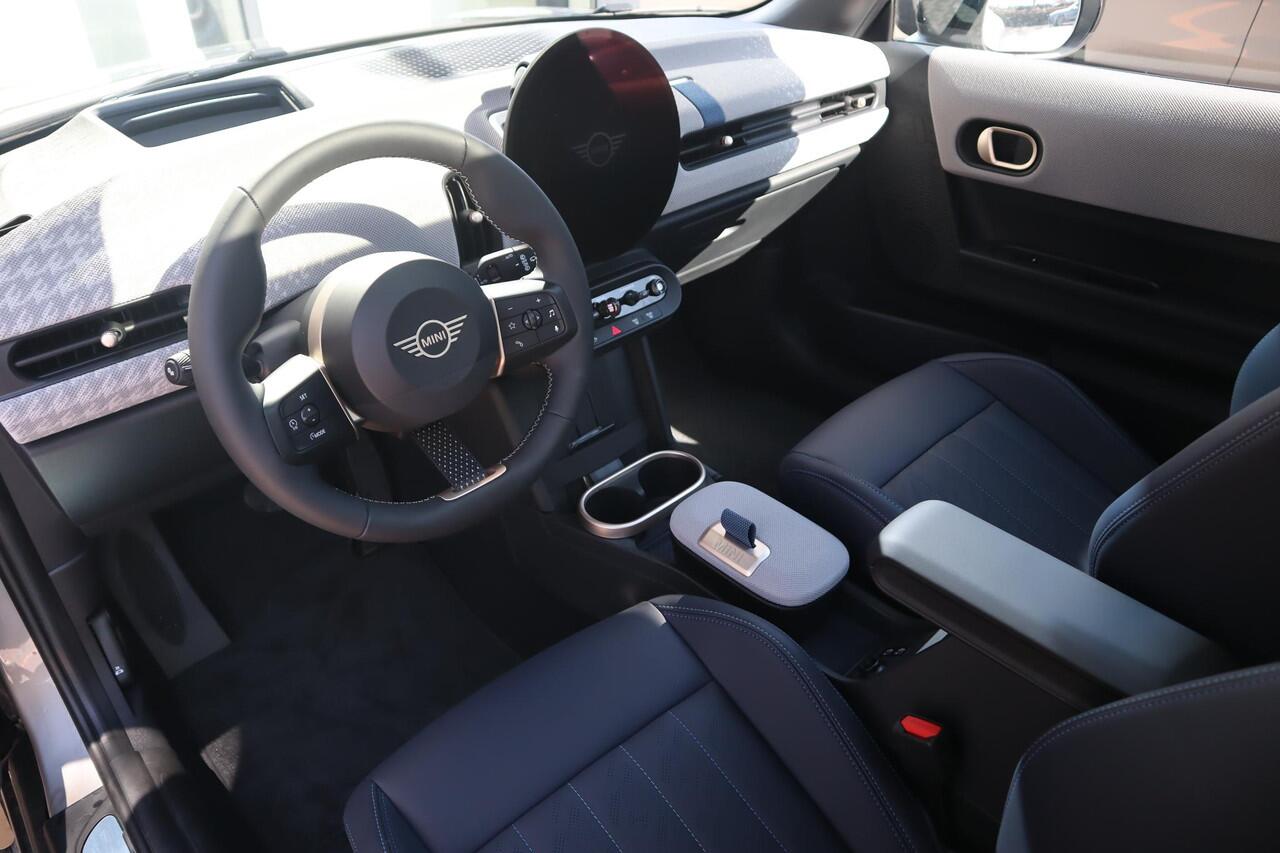 Mini COOPER S 3-deurs | Favoured Trim + Pakket M / Panoramadak /MINI Head-Up Display