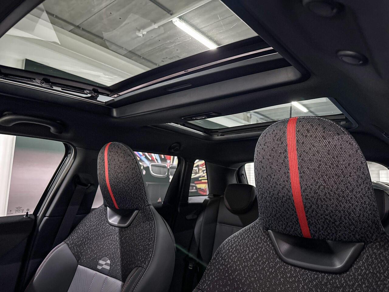 Mini COOPER S 5-deurs | John Cooper Works Uitvoerung | Pakket XL | 18" JCW Lap Spoke two-tone | Selections