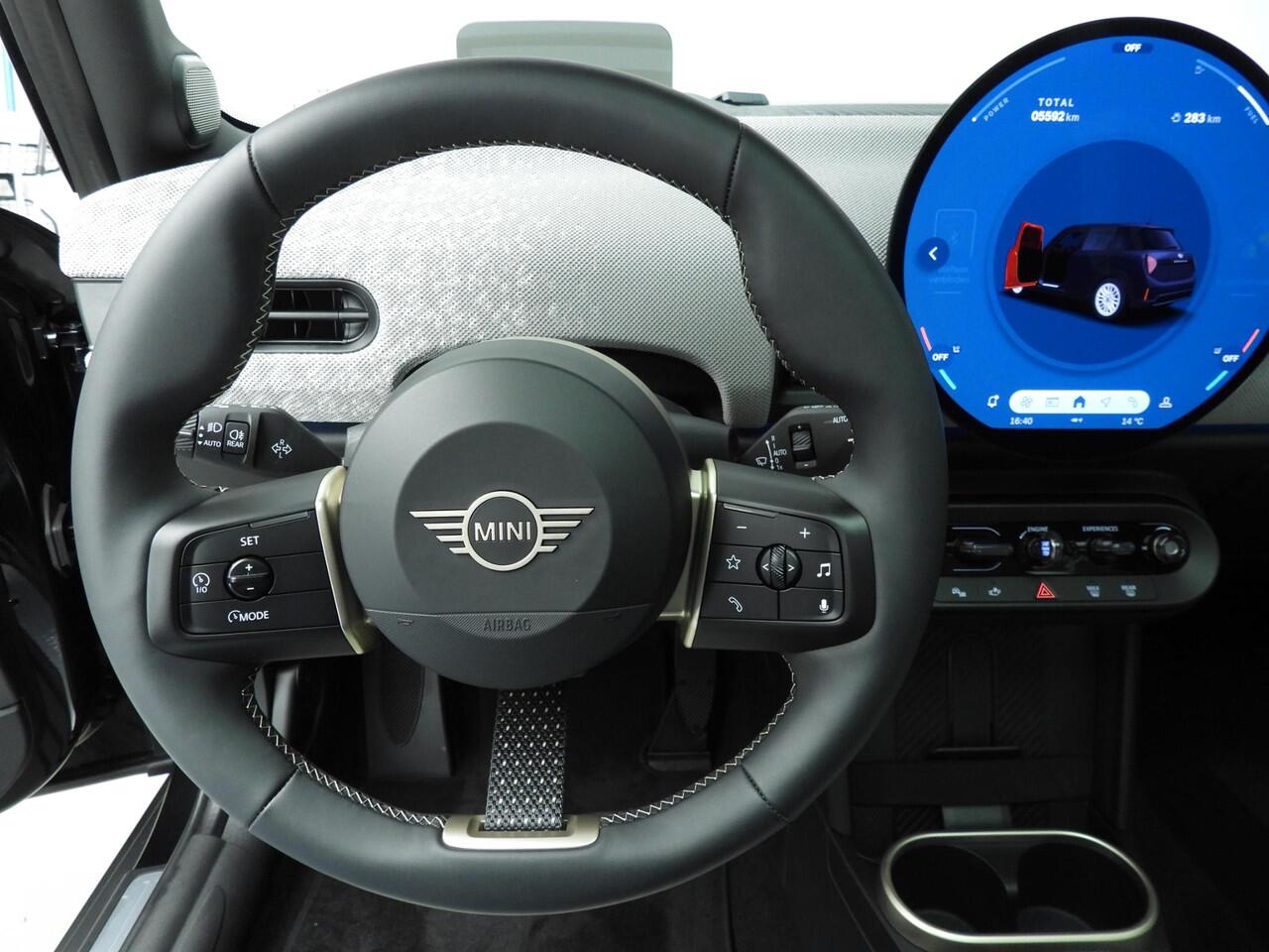 Mini COOPER S 5-deurs Automaat / Panoramadak / Harman-Kardon / JCW stoelen / LED / Active cruise / Alu wielen 18 inch