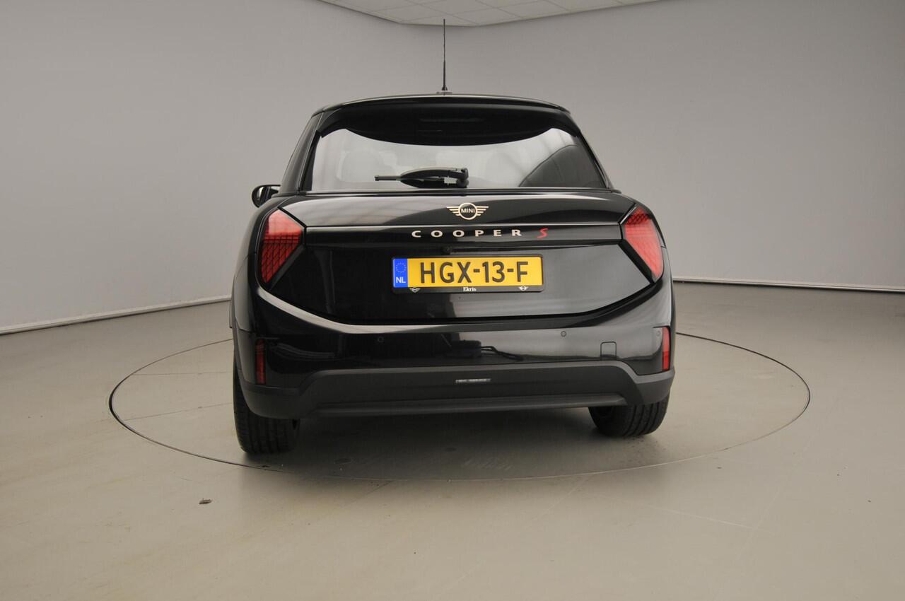 Mini COOPER S 5-deurs Automaat / Panoramadak / Harman-Kardon / JCW stoelen / LED / Active cruise / Alu wielen 18 inch