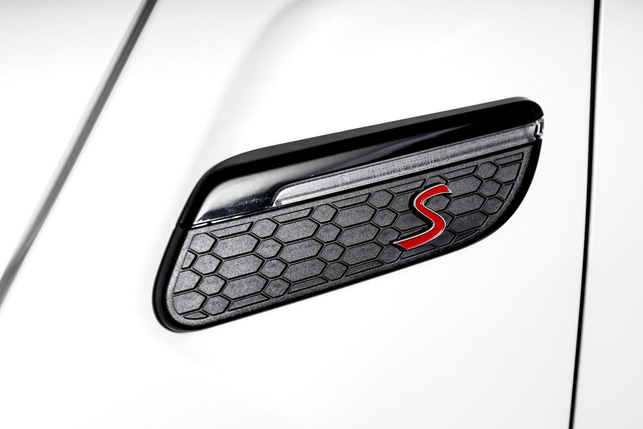 Mini COOPER S Mini 2.0 John Cooper Works 180 PK | S/K Panodak | Dig.Cockpit | Adapt.Cruise | Stoelverw. | Camera+PDC | NAV+App.Connect | Auto.Airco | LM 17" |