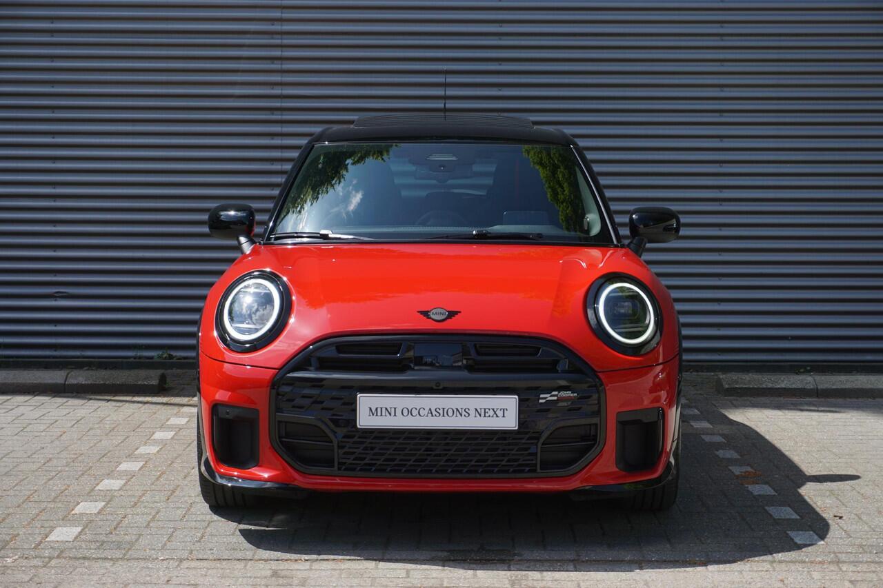 Mini COOPER S 5-deurs John Cooper Works Uitvoering | Pakket XL | Glazen panoramadak | Driving Assistant Plus | HIFI System Harman Kardon | MINI Head-Up Display