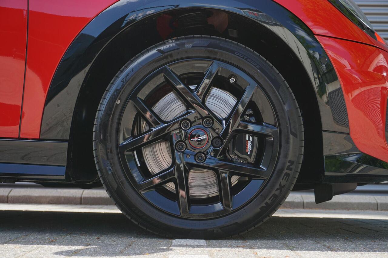 Mini COOPER S 5-deurs John Cooper Works Uitvoering | Pakket XL | Glazen panoramadak | Driving Assistant Plus | HIFI System Harman Kardon | MINI Head-Up Display