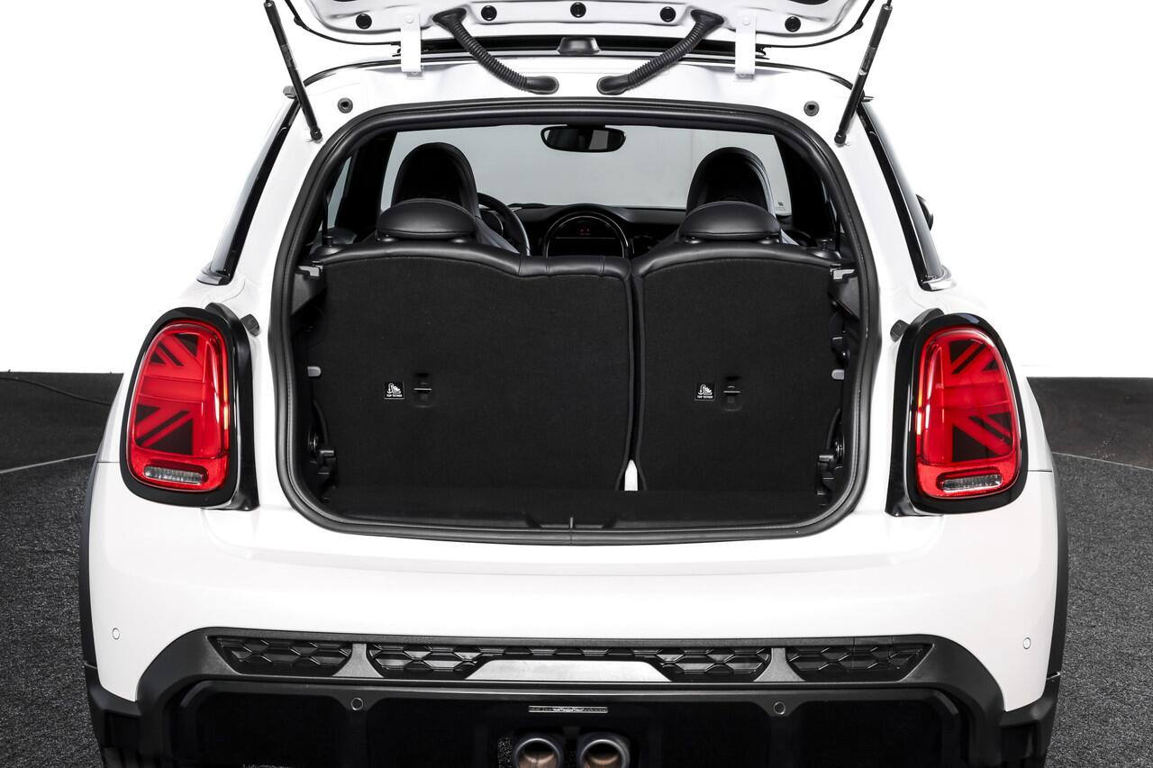 Mini COOPER S Mini 2.0 John Cooper Works 180 PK | S/K Panodak | Dig.Cockpit | Adapt.Cruise | Stoelverw. | Camera+PDC | NAV+App.Connect | Auto.Airco | LM 17" |