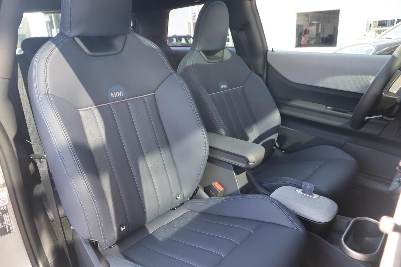 Mini COOPER S 3-deurs | Favoured Trim + Pakket M / Panoramadak /MINI Head-Up Display
