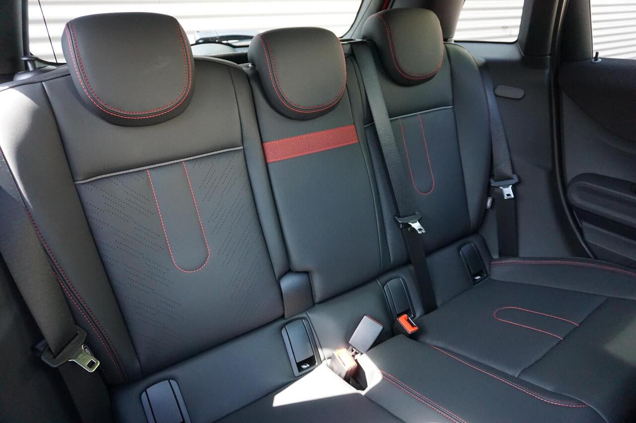 Mini COOPER S 5-deurs John Cooper Works Uitvoering | Pakket XL | Glazen panoramadak | Driving Assistant Plus | HIFI System Harman Kardon | MINI Head-Up Display