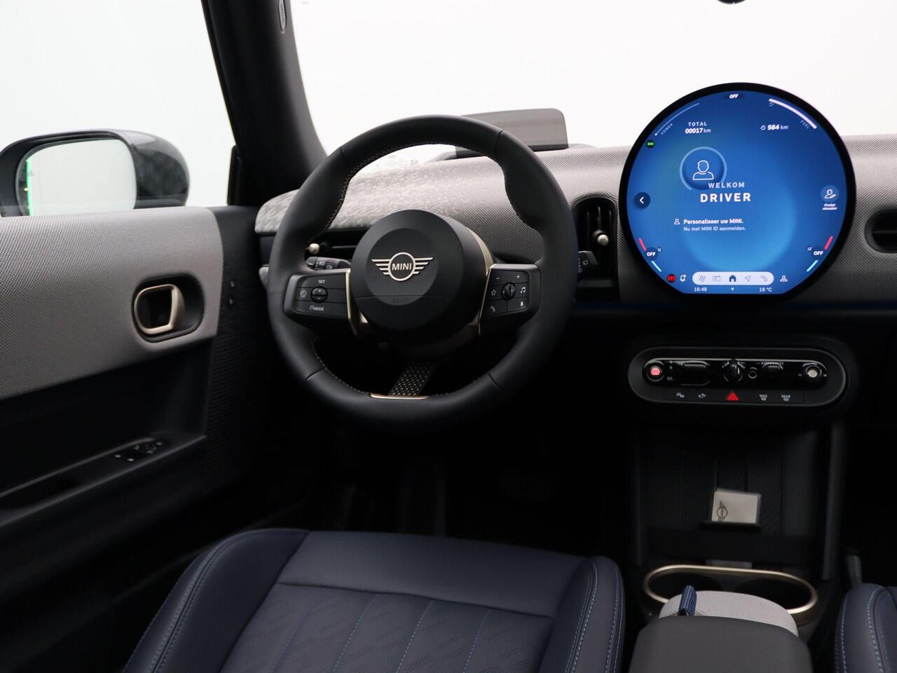 Mini COOPER S 3-Deurs Favoured Trim | Pakket M | Glazen Panoramadak | Stuur- en stoelverwarming | Comfort Access | Head-Up Display | 18" Night Flash LM