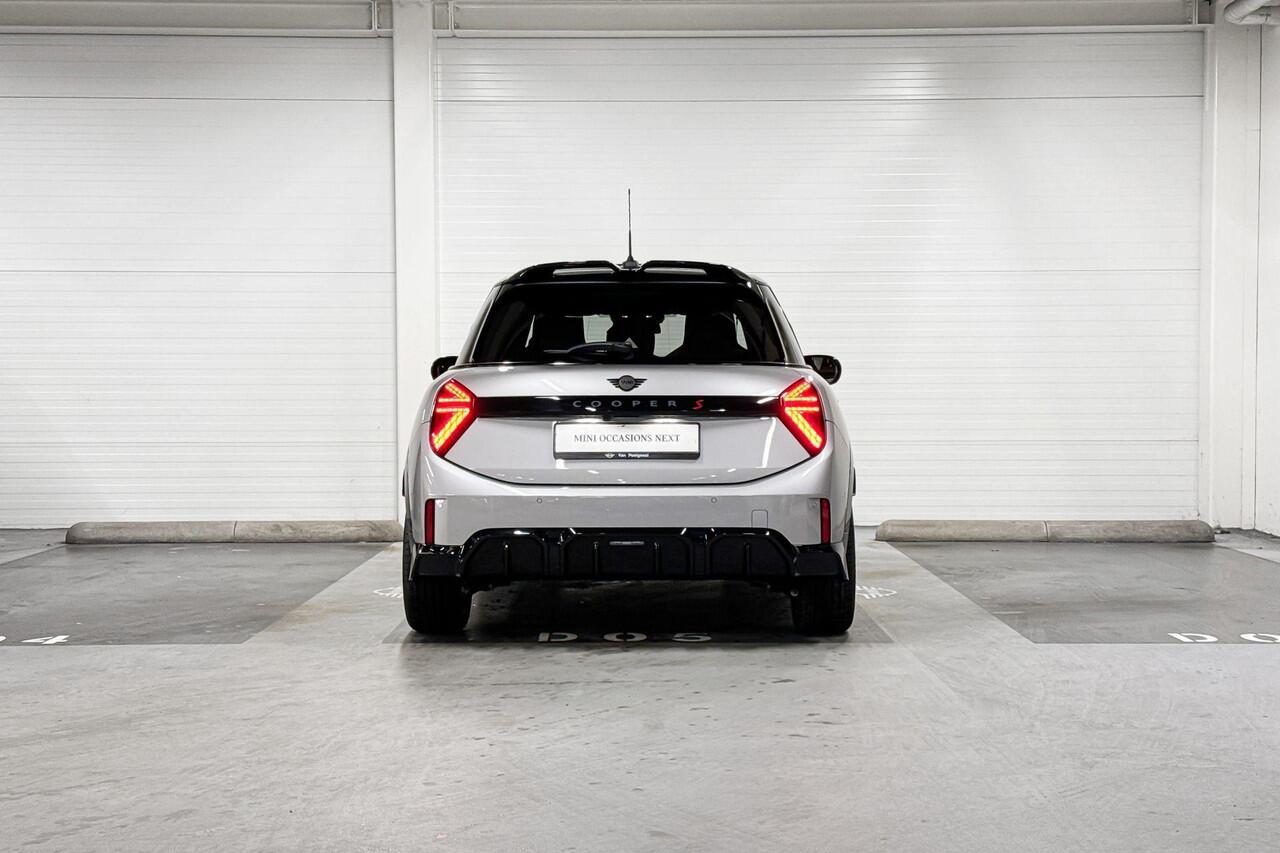 Mini COOPER S 5-deurs | John Cooper Works Uitvoering | Pakket XL | 18" John Cooper Works Lap Spoke two-tone | Selections