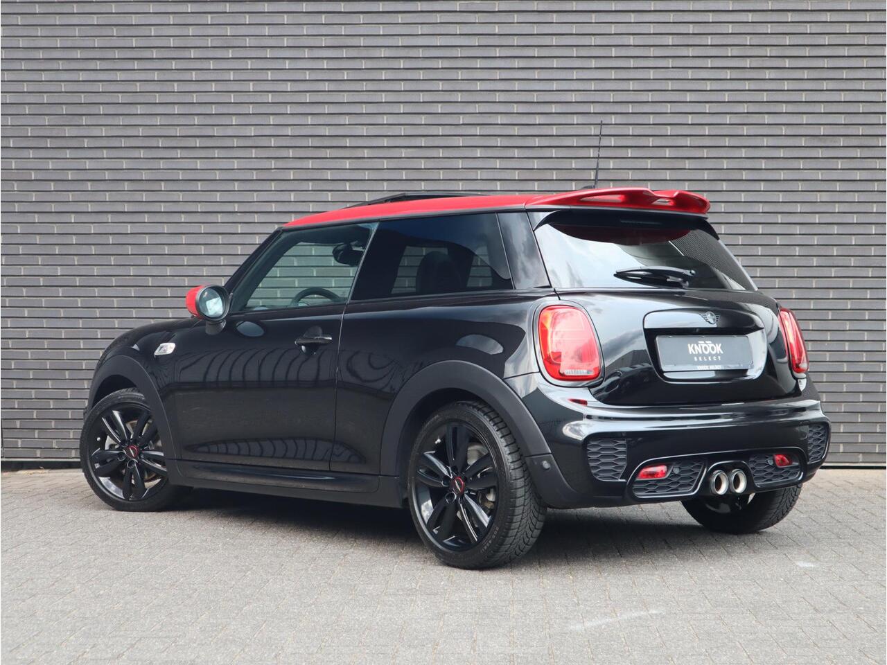 Mini COOPER S Hatchback Automaat 3 deurs / John Cooper Works Exterieur / Panoramadak / John Cooper Works Interieur / Apple CarPlay / LED / 17 Inch / Extra Getint Glas / Sportstoelen / Navigatie Plus / Climate Control / Harman Kardon / DAB / Bluetooth