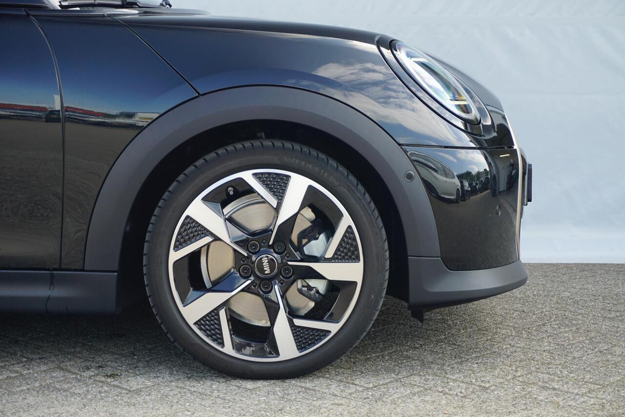 Mini COOPER S | Favoured Uitvoering | Pakket XL | Harman Kardon | Driving Assistant Professional | Head-Up Display | Stoel & Stuurverwarming | Panoramadak