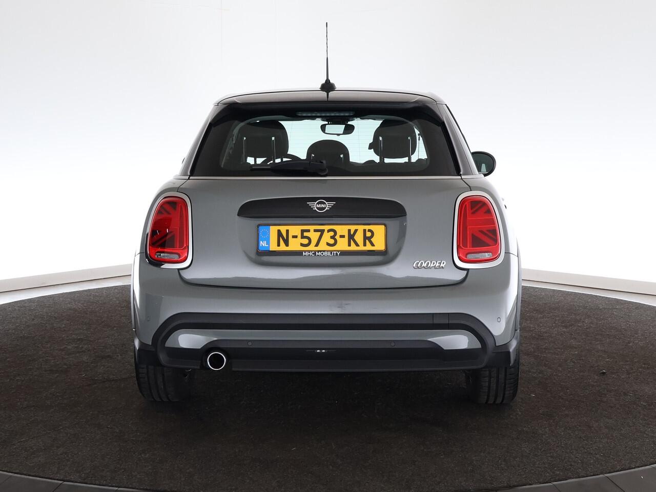 Mini COOPER Mini 1.5 Business Edition | Black style | PDC | Clima |*