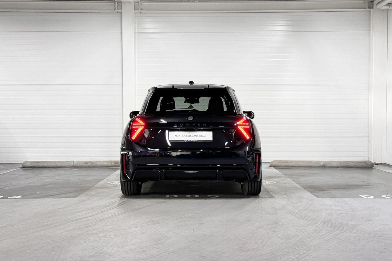 Mini COOPER E | John Cooper Works uitvoering | Pakket XL | 18" John Cooper Works Lap Spoke two-tone