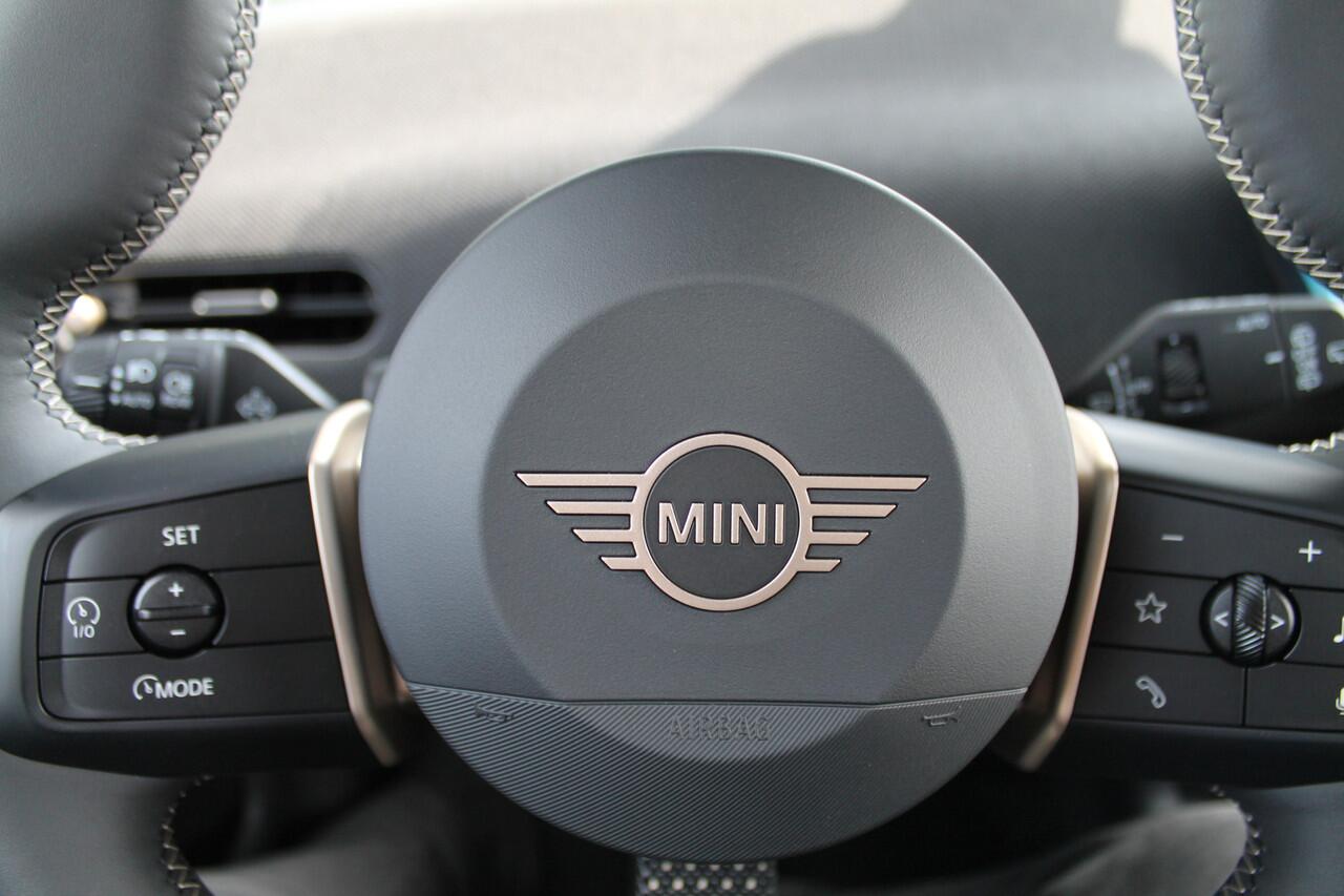 Mini COOPER Hatchback E Classic / LED / Head-Up / Parking Assistant / Comfort Access / Driving Assistant