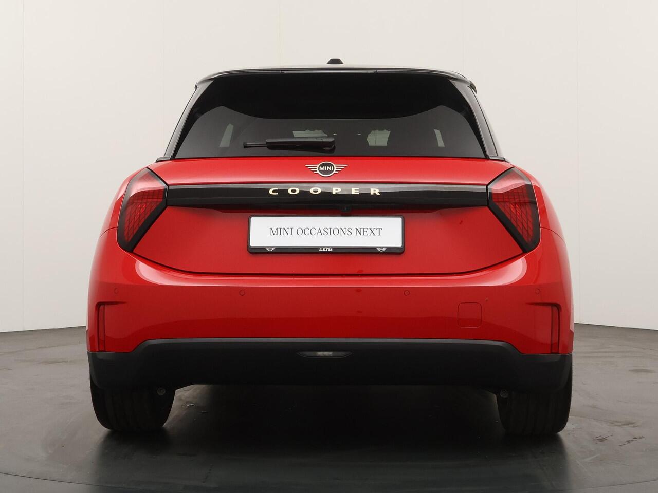 Mini COOPER 3-deurs E Classic Trim | Pakket L | Glazen Panoramdak | Stuur- Stoelverwarming | Head-Up | Harman Kardon | Comfort Access