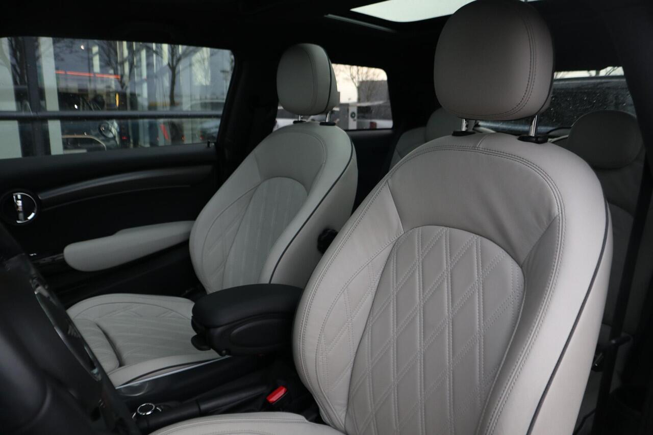 Mini COOPER 3-Deurs | Leder | Achteruitrijcamera | Panoramadak | Comfort Acces