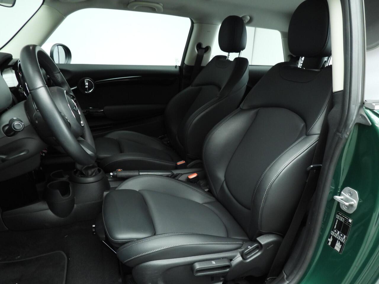 Mini COOPER 3-deurs Leder / Sportstoelen / LED / DAB / Alu wielen black