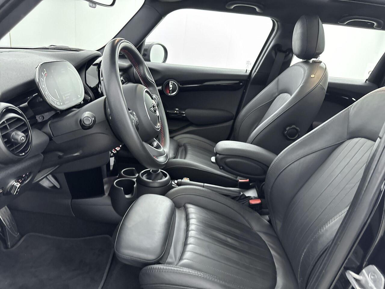 Mini COOPER Mini 1.5 Dalston Edition 136PK | John Cooper Works Pakket | Harman Kardon | Panorama-dak | Dealeronderhouden | MINI Yours Enigmatic Black