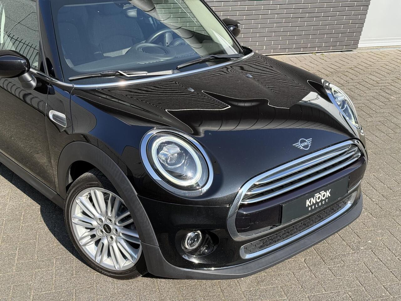 Mini COOPER Hatchback 5 deurs / Navigatie / Sportstoelen / Climate Control / LED / Cruise Control / 17 Inch / Chrome Line