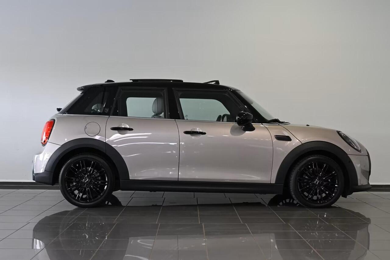 Mini COOPER 1.5 Yours 5-DRS ** LED, VIRTUAL, CHESTER LEDER, PANORAMA, CAMERA, HuD, 17-inch LMV ** 1e Eig - MINI ONDERH. ** ** INFORMEER OOK NAAR ONZE AANTREKKELIJKE FINANCIAL-LEASE TARIEVEN **