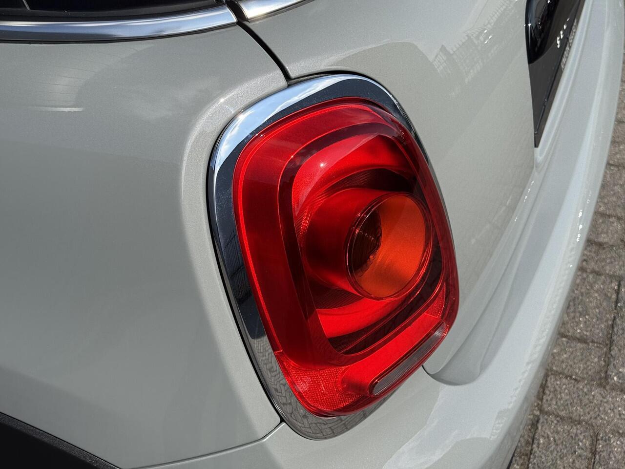 Mini COOPER Hatchback 3 deurs / Airconditioning / Elektrisch Pakket / DAB / 15 Inch / Chrome Line