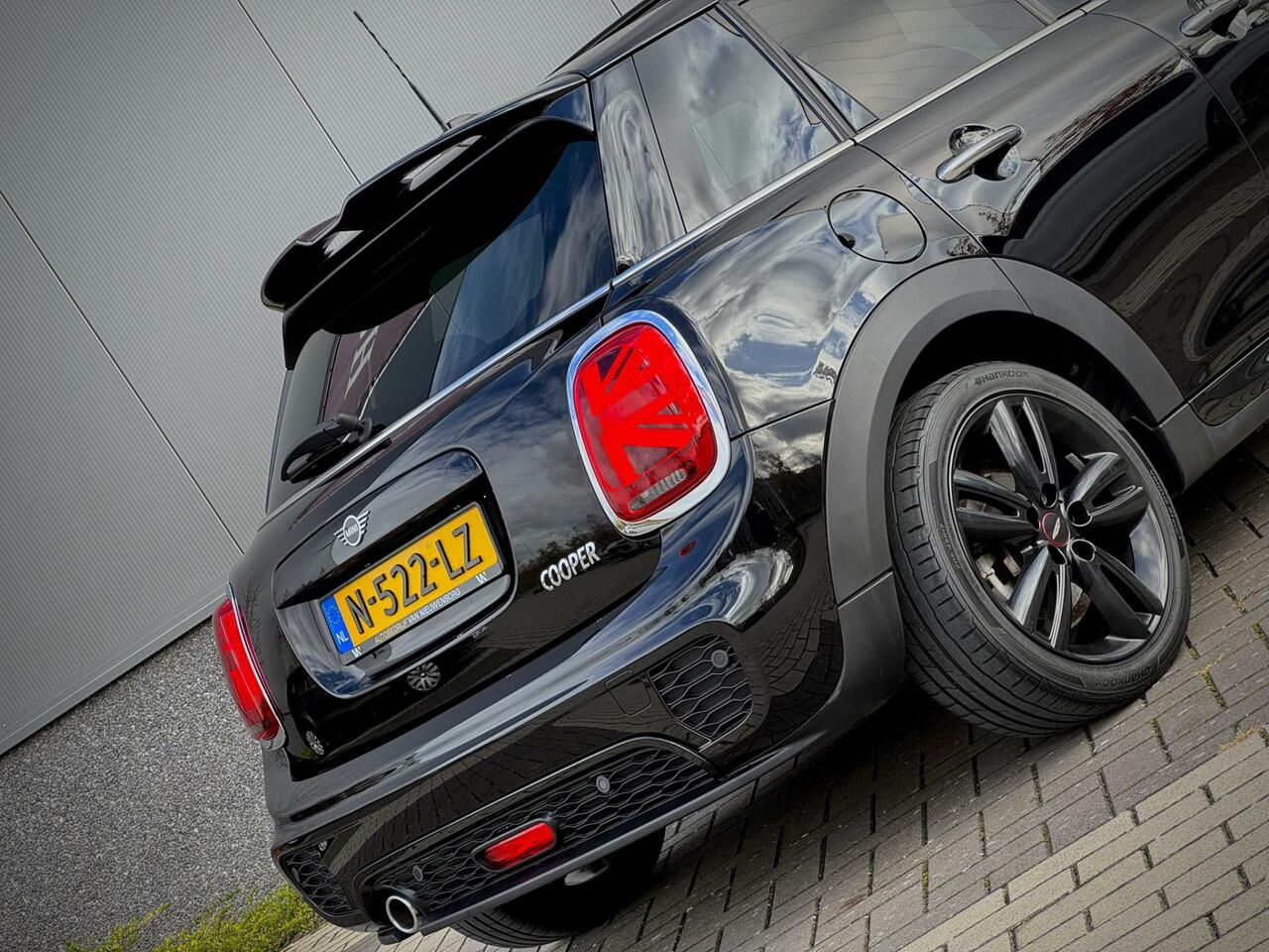 Mini COOPER Mini 1.5 Chili John Cooper Works | Panoramadak | Clima | Carplay | JCW Sportstoelen & Stoelverwarming | PDC | LED | Dealer O.H.