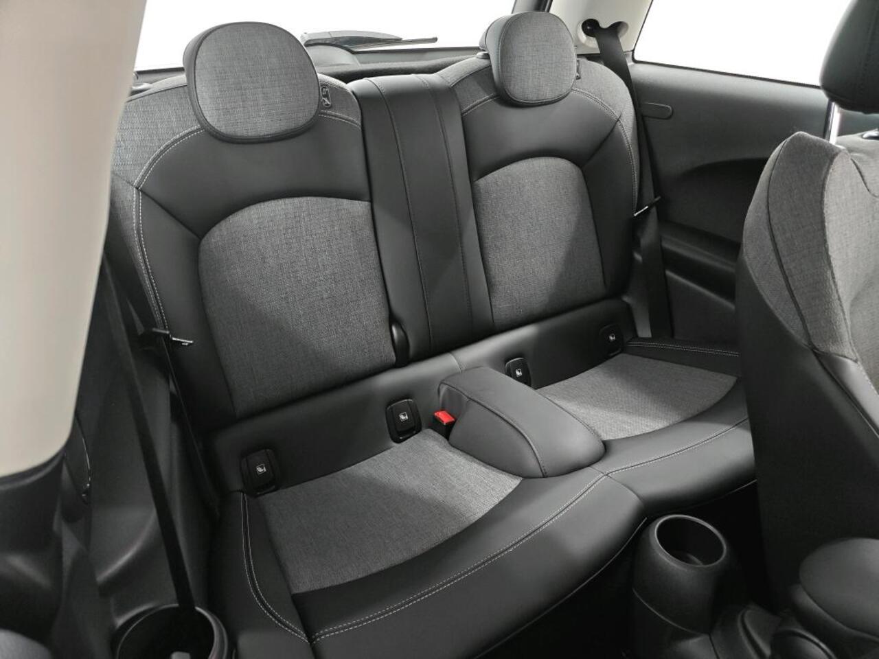 Mini COOPER Mini 1.5 Camden Edition NL AUTO | CARPLAY | DEALER ONDERH | UNION JACK