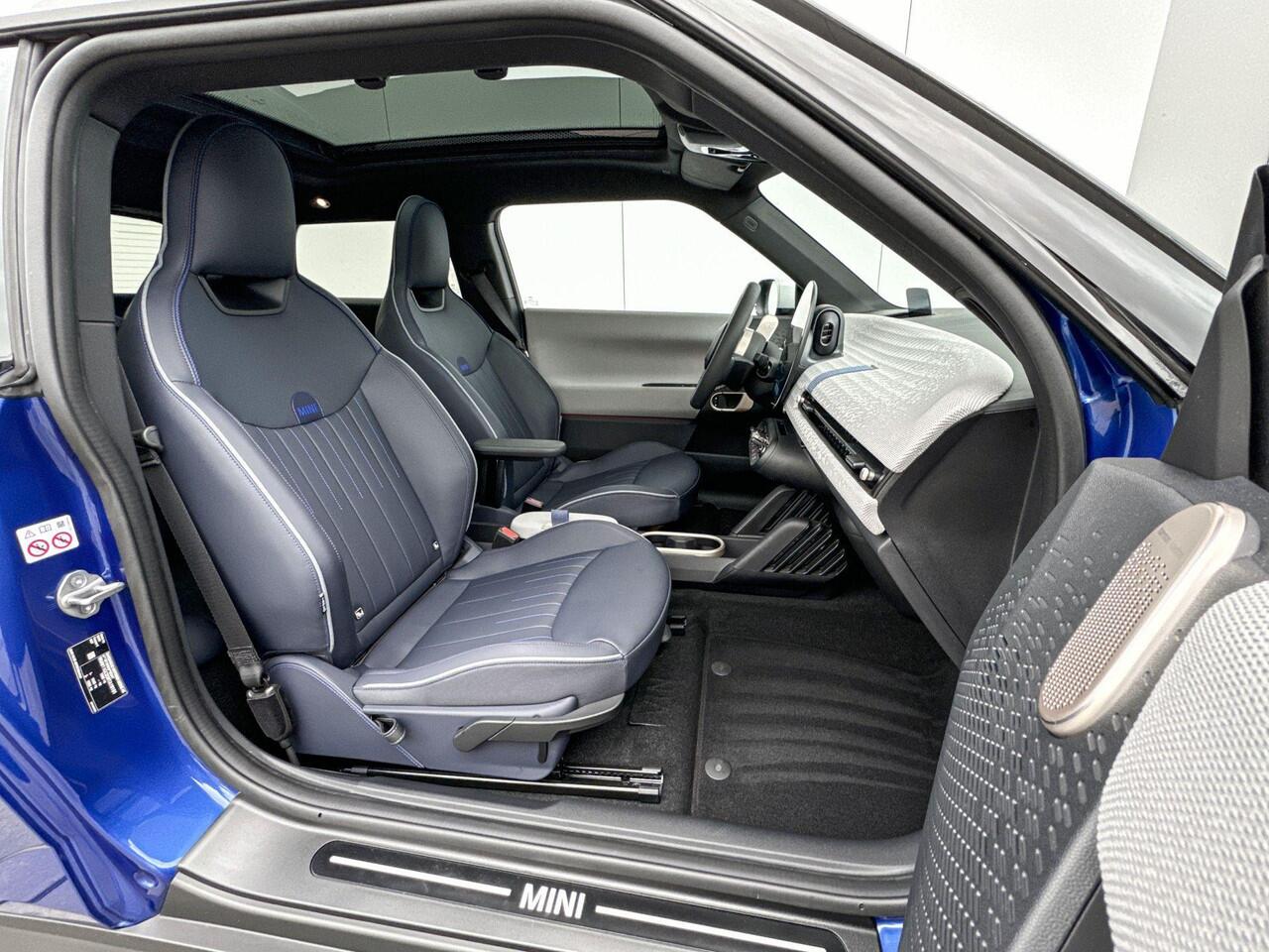 Mini COOPER E Favoured M 40.7 kWh / Selections