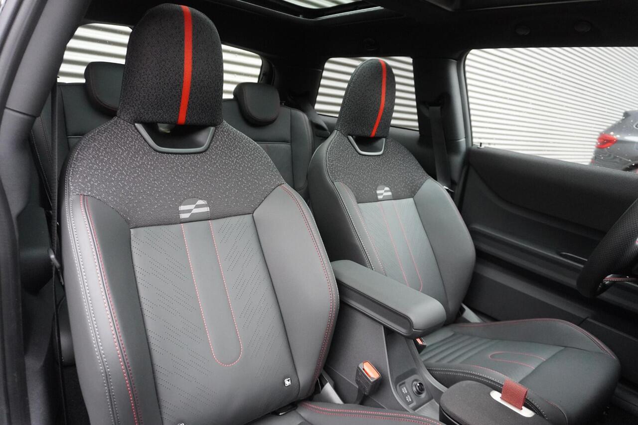 Mini COOPER 3-deurs C John Cooper Works Uitvoering | Pakket XL | Glazen panoramadak | Driving Assistant Plus | Parking Assistant Plus | HIFI System Harman Kardon