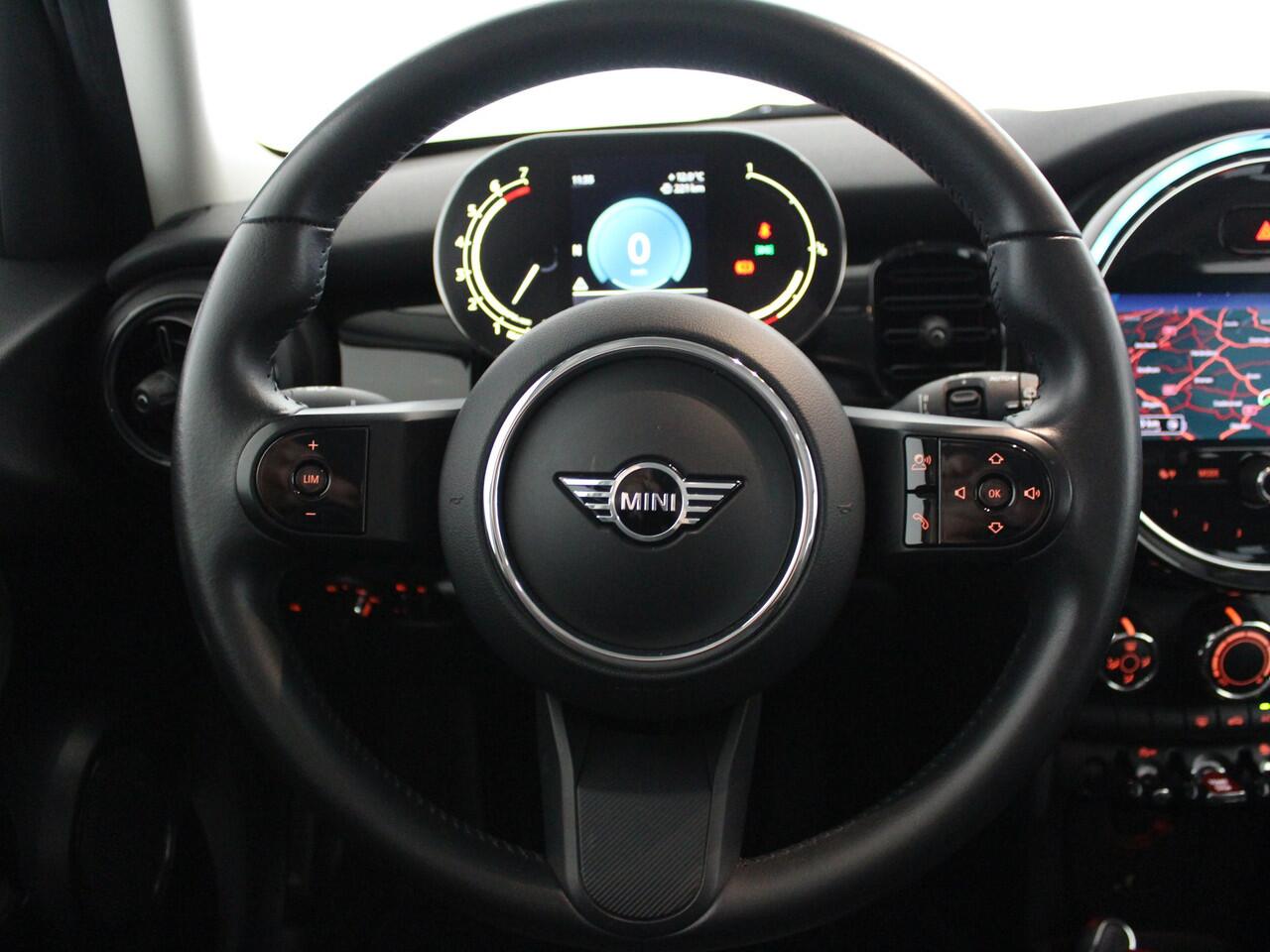 Mini COOPER Mini 1.5 Business Edition | Black style | PDC | Clima |*