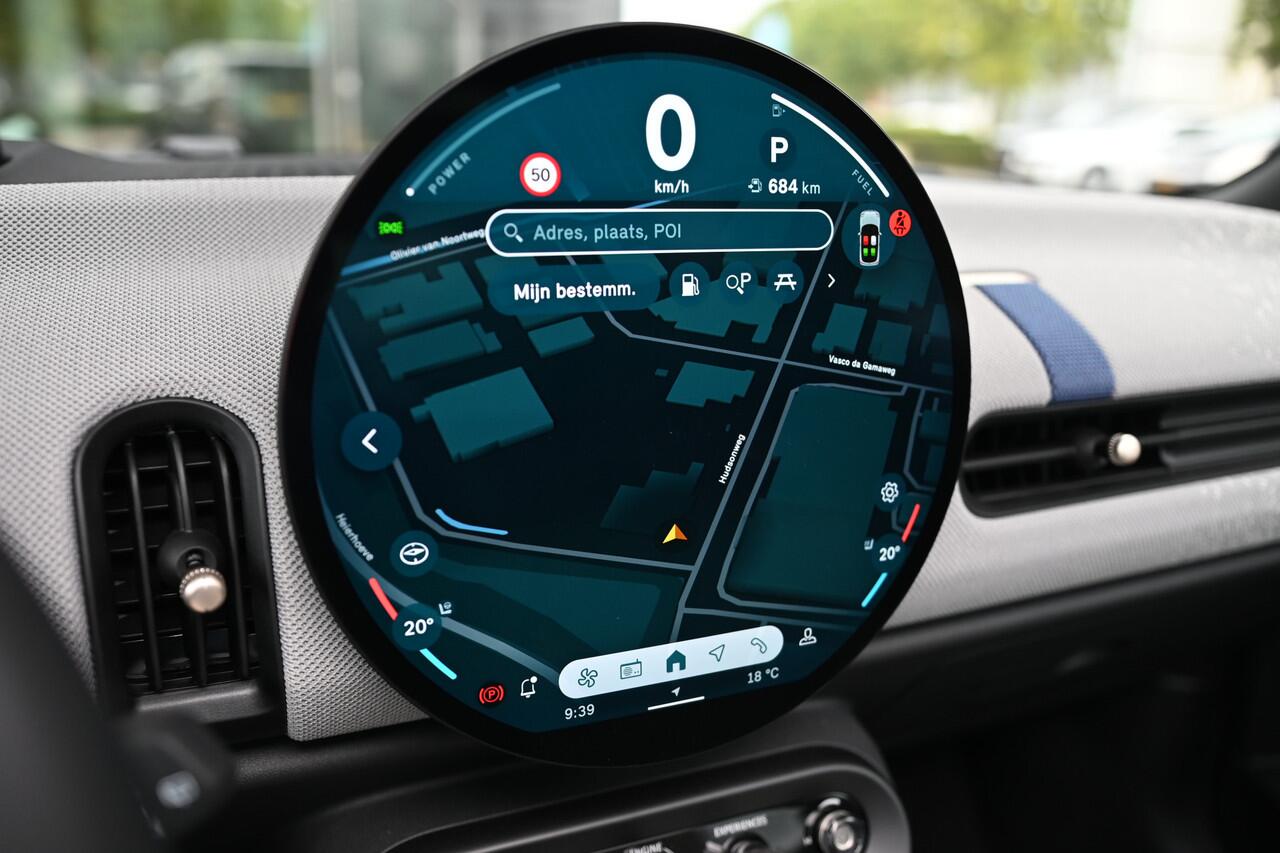 Mini COOPER Hatchback C Automaat / Favoured / Pakket M / 18 inch Night Flash Spoke 2-tone