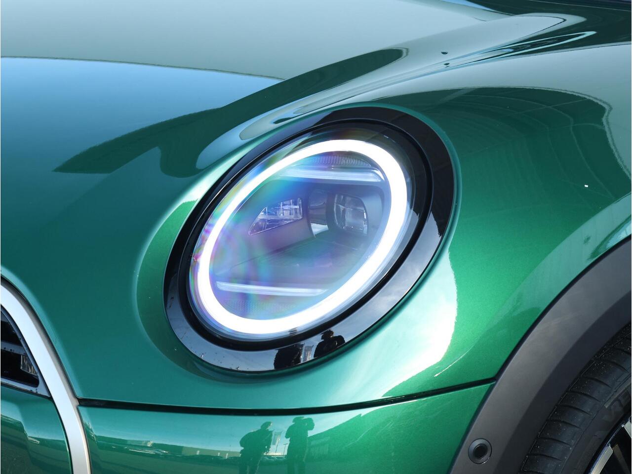 Mini COOPER Mini 1.5 C Favoured L Panoramadak/ Harman-Kardon/ Head-Up/ Comfort Access/ Stuurwielverwarming/ Stoelverwarming/ Getint Glas