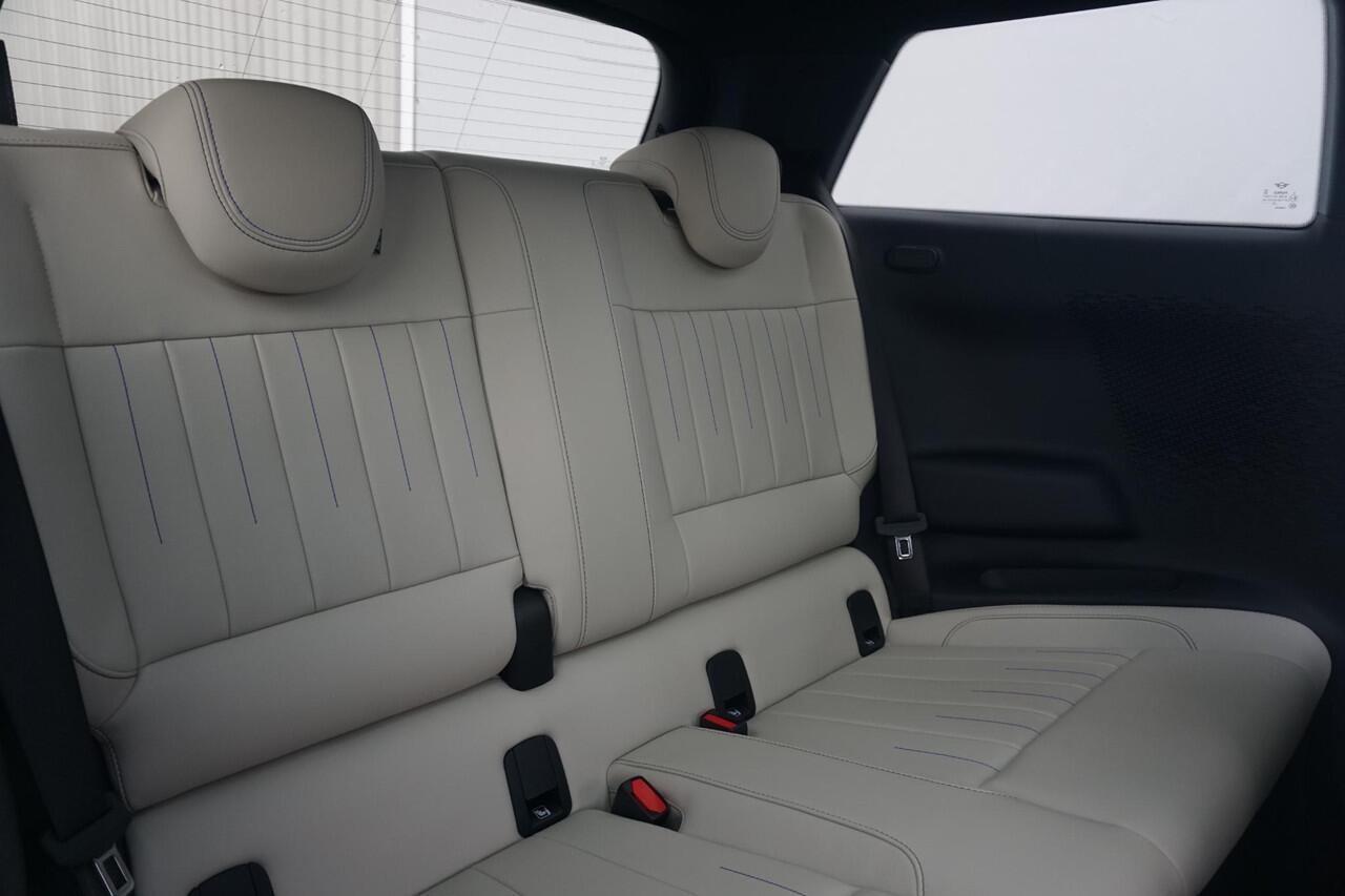 Mini COOPER 3-deurs E Favoured Trim | Pakket M | Glazen panoramadak | Comfort Access | Harman Kardon | Head-Up Display | Stuurwielrand verwarmd